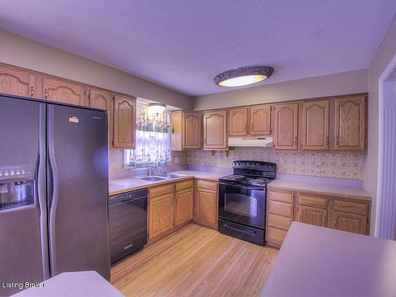 realty-sharon-dr-003[1]