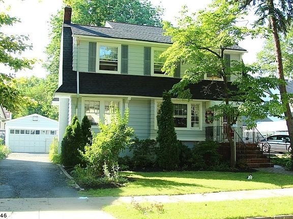2nd image of 105 Roosevelt Ave