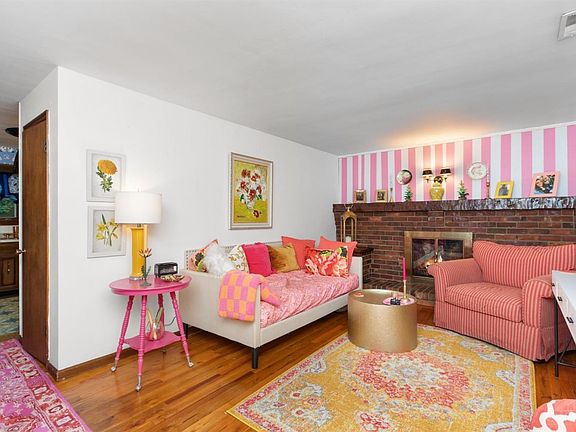 5th image of 38 Hitchcock Ln