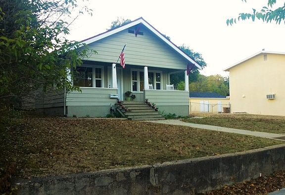 3rd image of 2203 Oak St