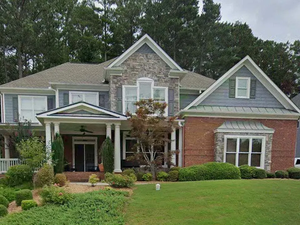 230 Thorncliff Way