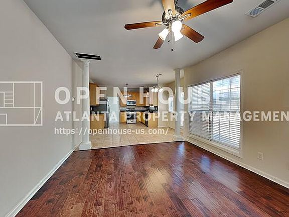 3rd image of 500 Cottonwood Close