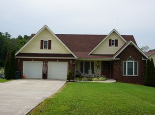 880 Chestnut Grove Rd, Dandridge, TN 37725