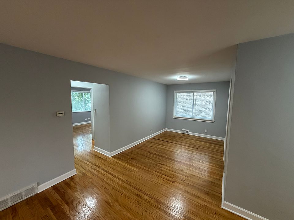 1st image of 2854 W Glenlake Ave #1W