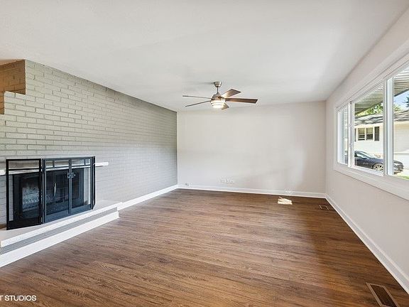 4th image of 1116 Lowell Cir