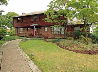 585 Miranda Dr, Upper St Clair, PA 15241