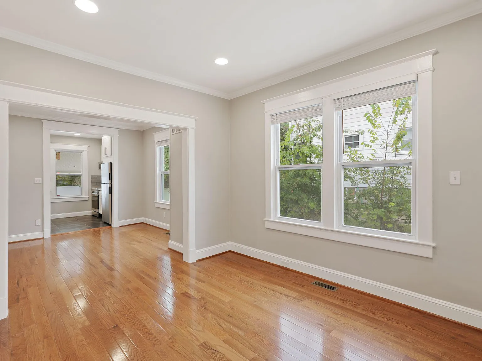3 bed, 3.0 bath, 1336 sqft, $3,600 — Photo 4
