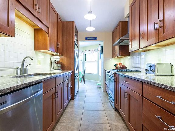 5th image of 6036 NW 44th Pl