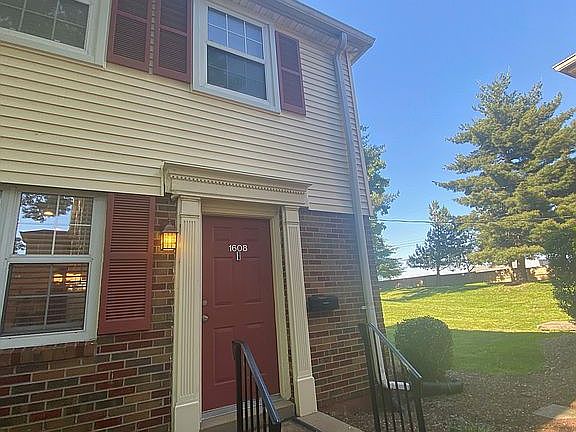 4th image of 1608 E Swan Cir