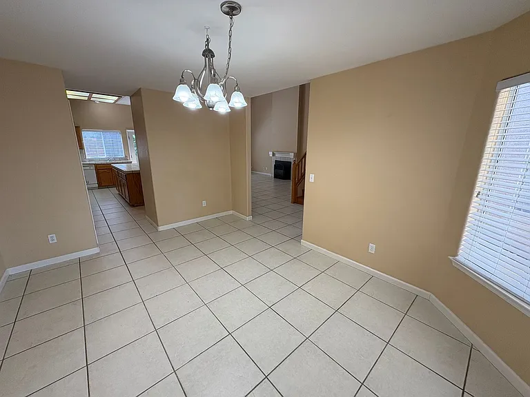 703 W Russell Ave — Photo 26