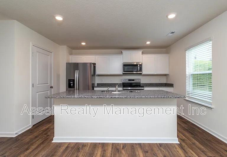 2076 Southwood Cir — Photo 13