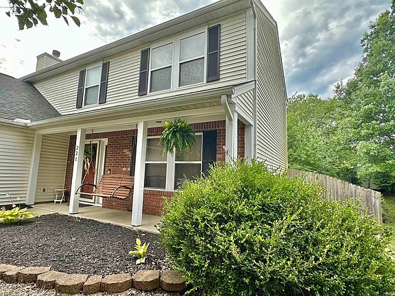 3rd image of 221 Buckingham Cir