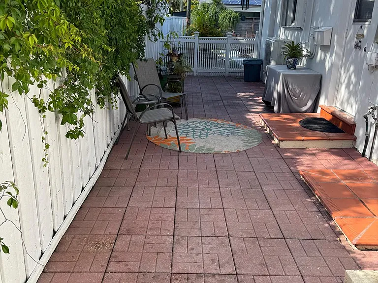 5341 SW 10th St — Photo 12