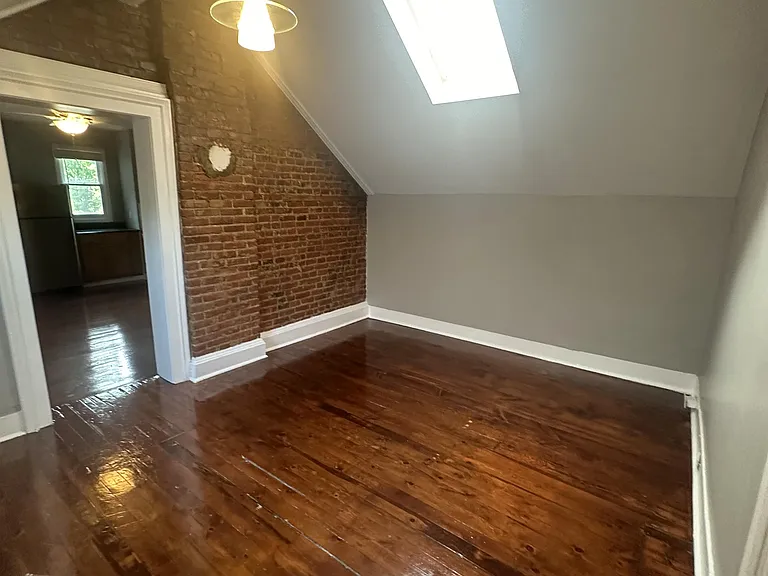 2132 W 11th St — Photo 8
