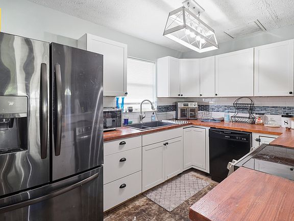 5th image of 623 SW 35th Street