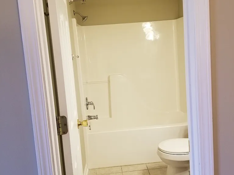 MAIN UPSTAIRS BATHROOM