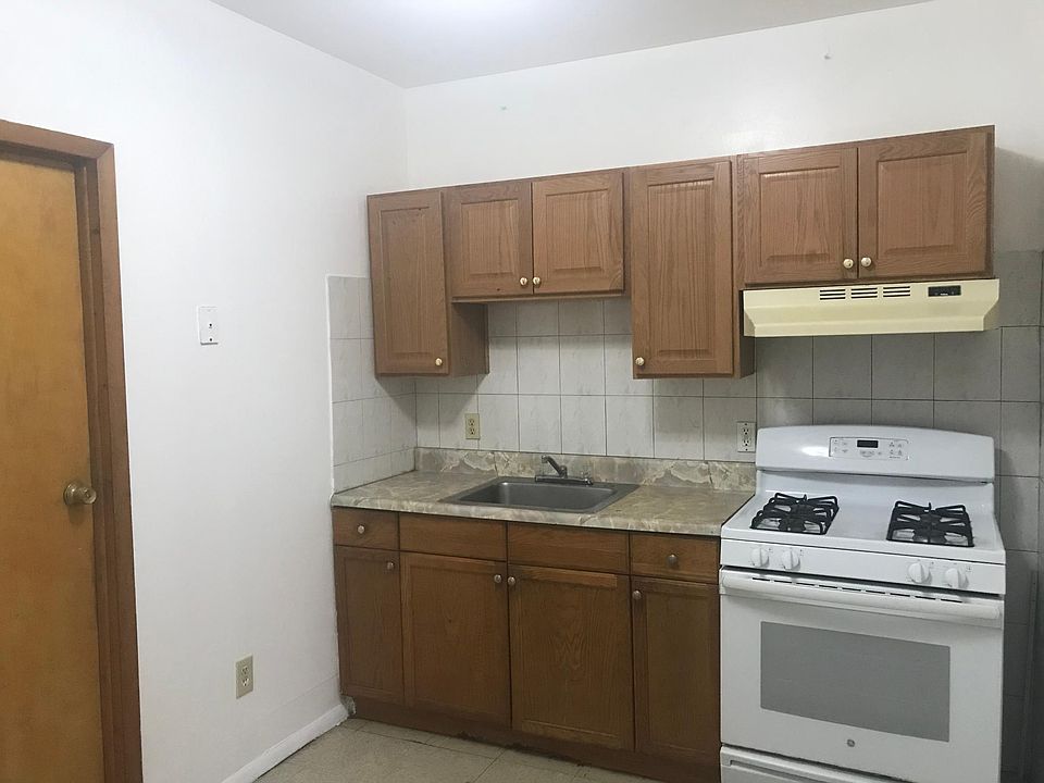 1st image of 821 22nd St APT 1A
