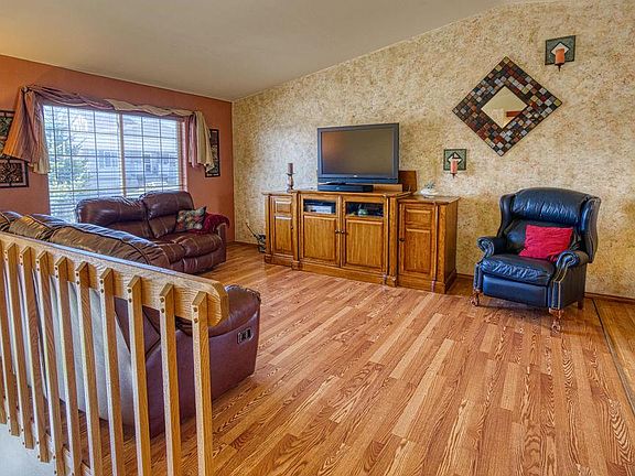 3rd image of 1302 Beaver Dr