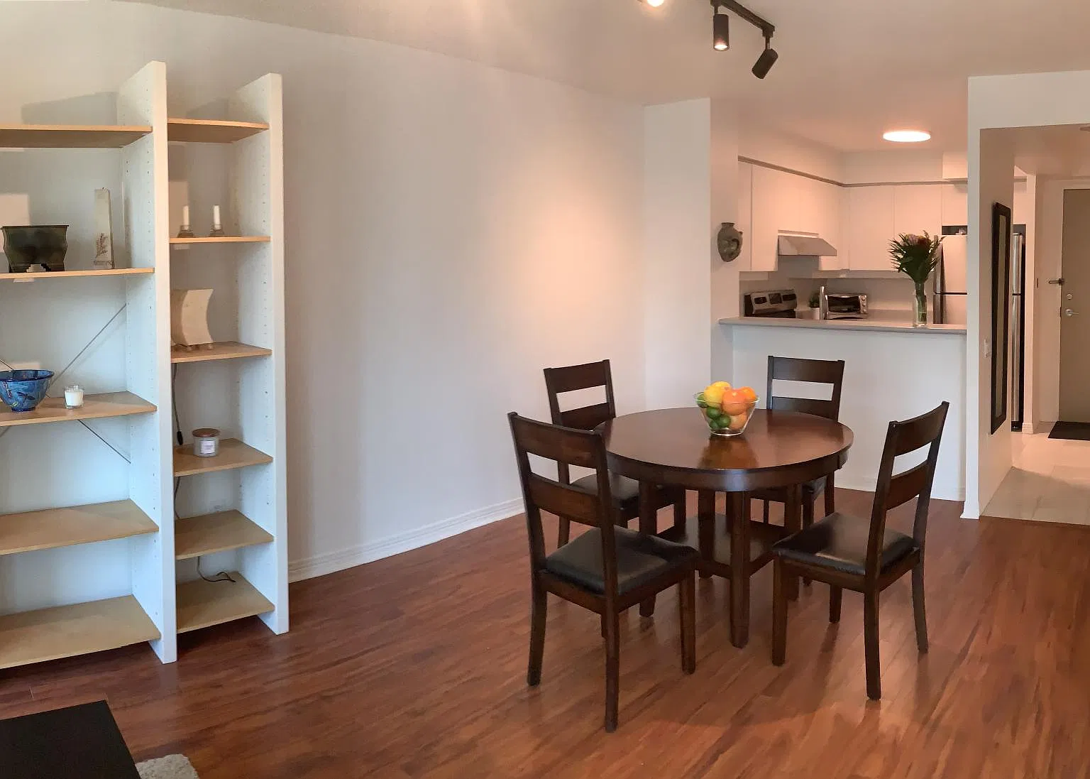 1 bed, 700 sqft, $2,500 — Photo 3