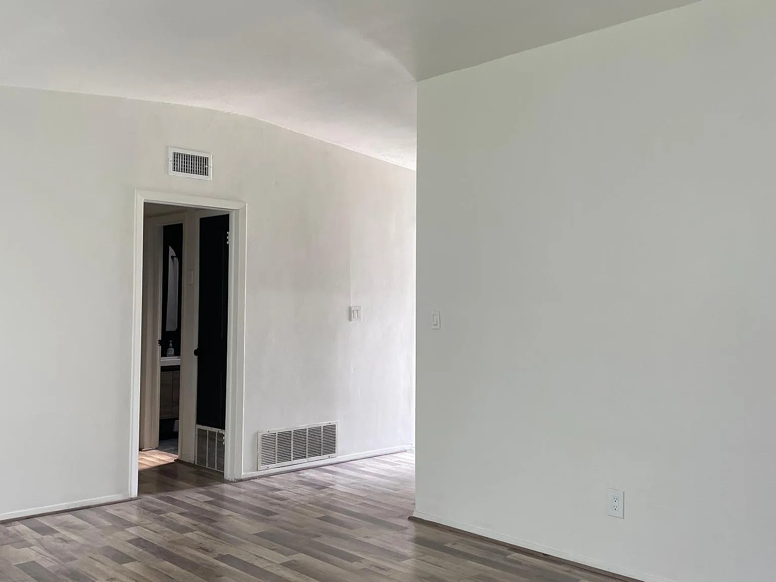 3 bed, 1233 sqft, $2,150 — Photo 3