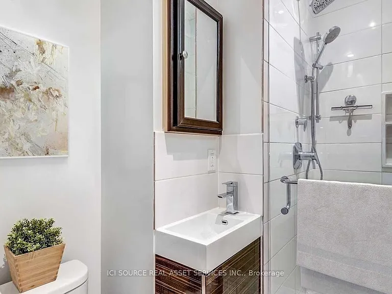 19 Ivy Lea Cres — Photo 10