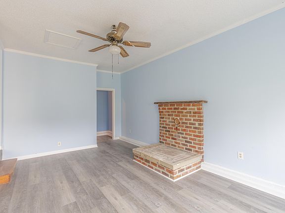 3rd image of 395 Wisteria Rd