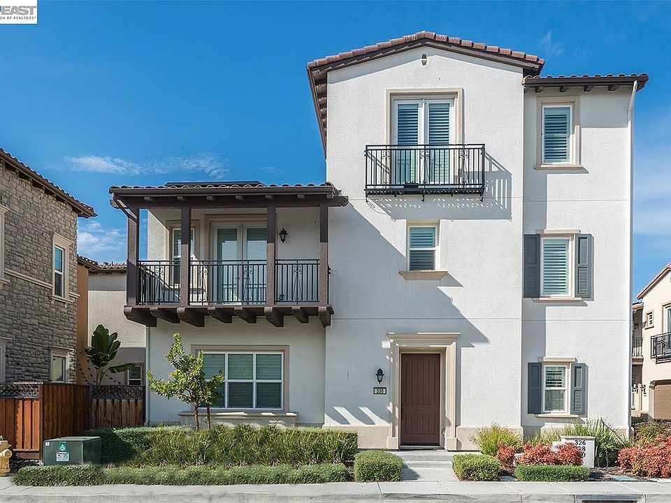 1st image of 330 Goldfield Pl