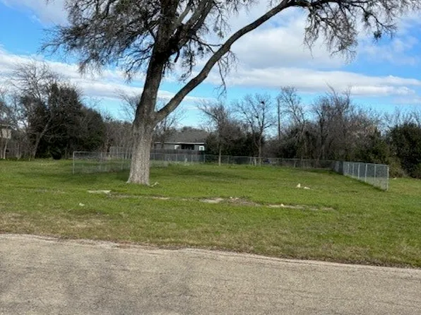 614 Arthur St, Mc Gregor, TX 76657