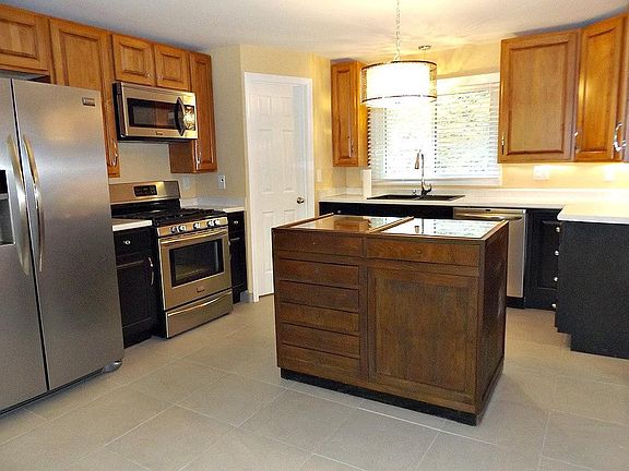 5th image of 175 Tilson Rd