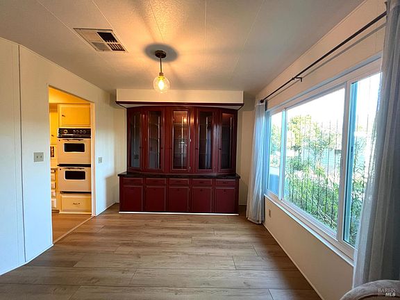 5th image of 660 Leslie Street #75