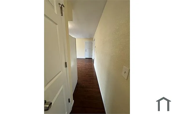 Building Photo - 1904 Auburn St #2