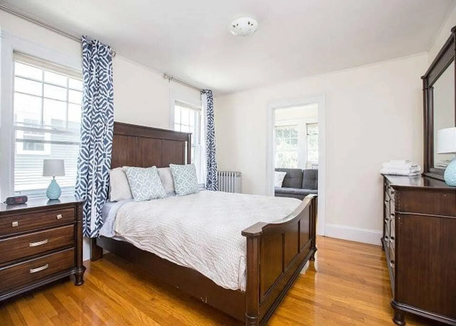 2 bed, 1.0 bath, $3,280 — Photo 2