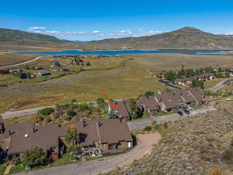 End unit, lake views, good parking, private location