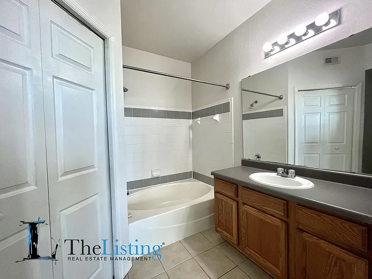 3428 Soho St #B6 — Photo 14