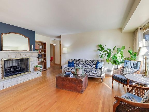 4th image of 1048 E Walnut Ave
