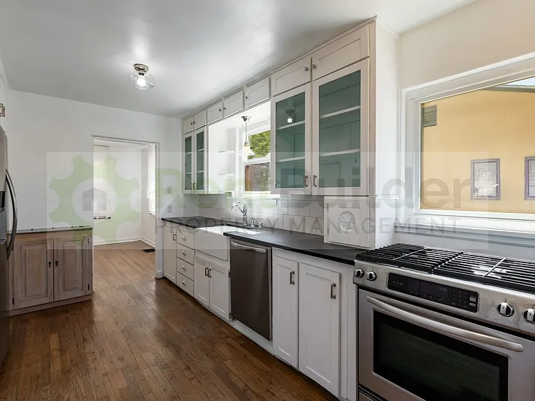 411 Wellesley Dr SE #A — Photo 7