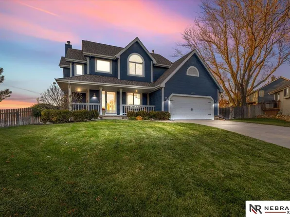 2326 N 155th Cir, Omaha, NE 68116
