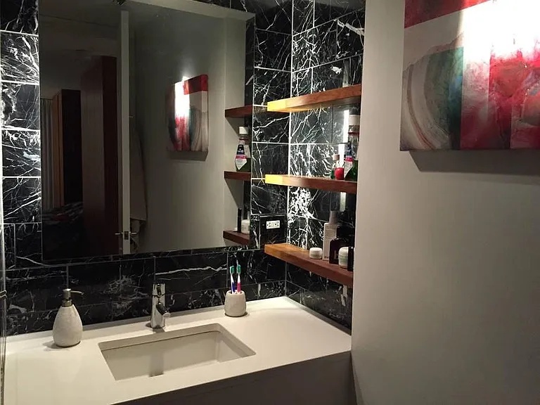Modern bathroom with high-end finishes and fixtures