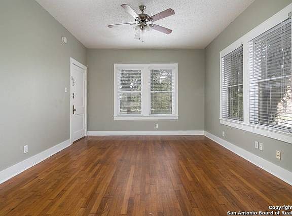2nd image of 305 E Kings Hwy APT 1