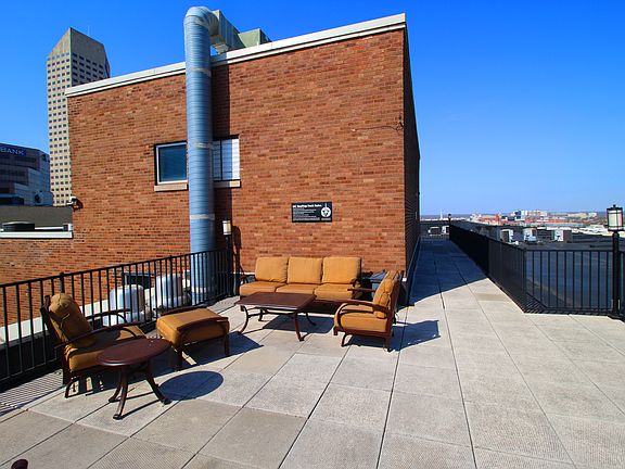 3rd image of 350 N Meridian St Unit 809