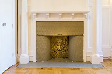 Rented by Dixon Advisory USA Inc.