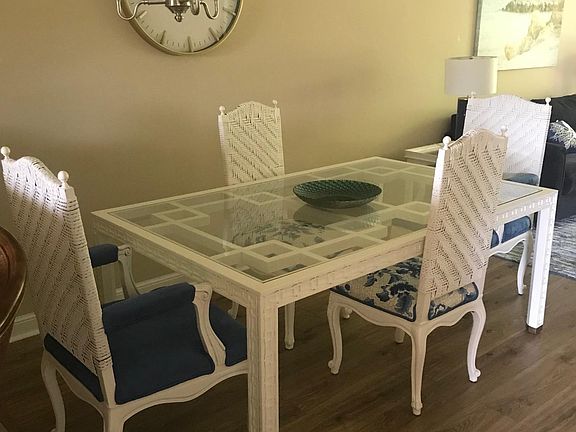 Full dining area