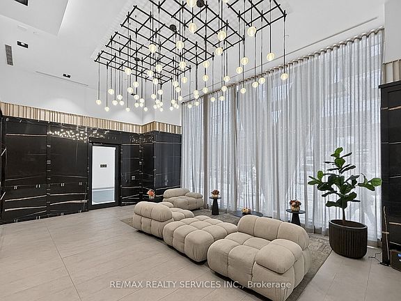 4th image of 108 Peter St #1717
