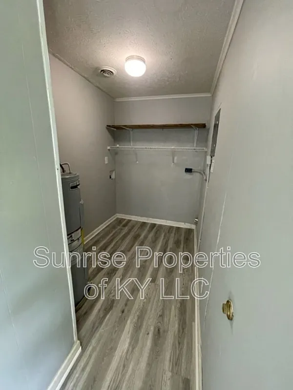 3 bed, 1.0 bath, 1000 sqft, $1,299 — Photo 3