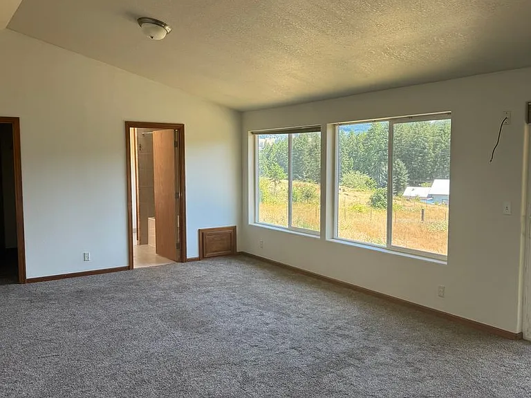 75620 London Rd — Photo 3