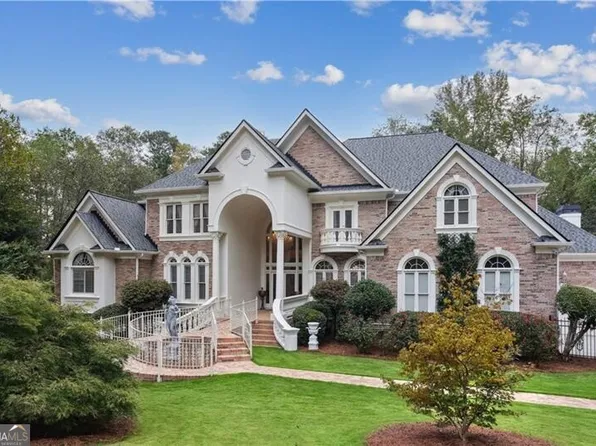 2145 Clay Dr, Sandy Springs, GA 30350