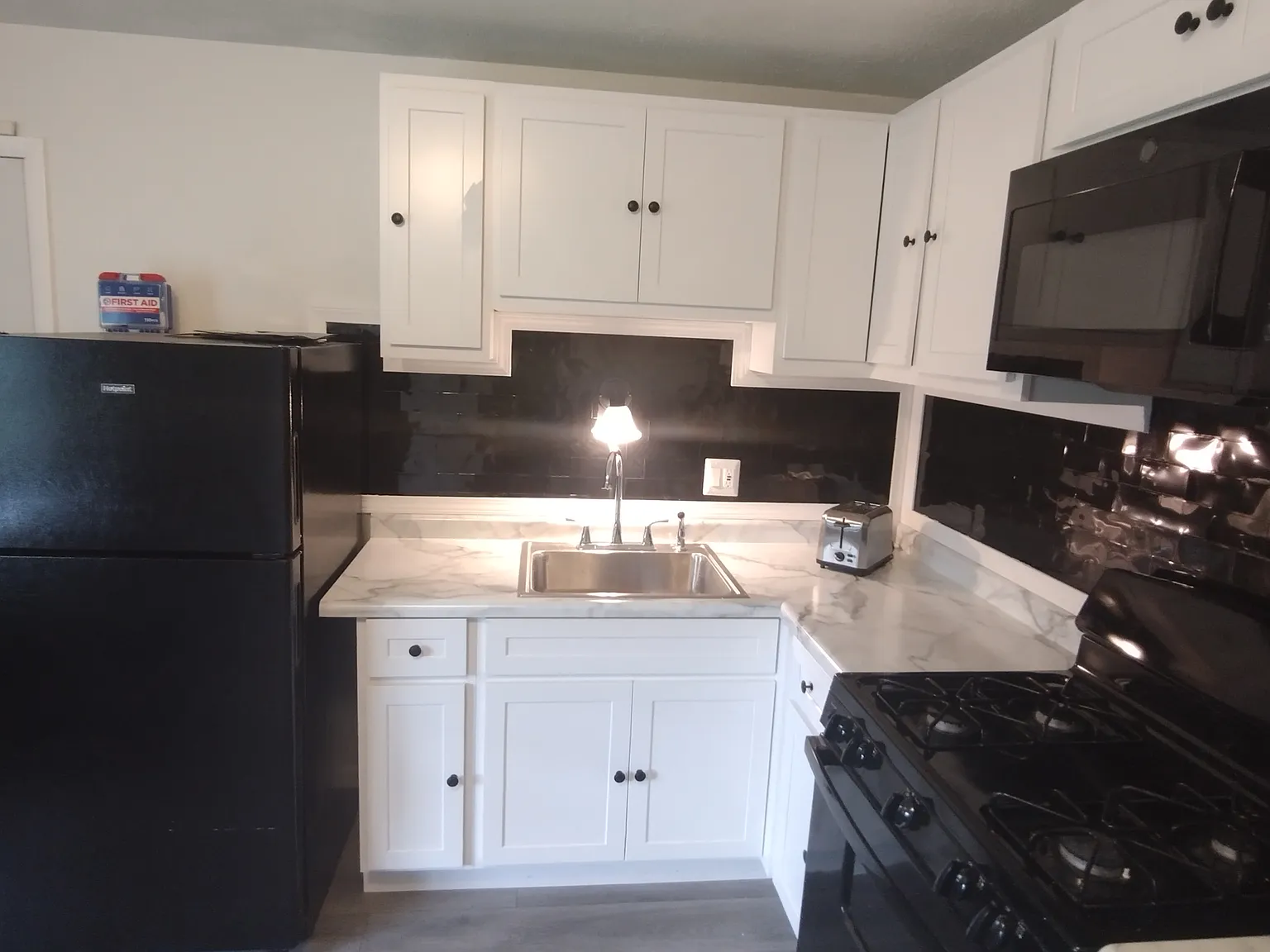 3 bed, 1.5 bath, 972 sqft, $3,200 — Photo 4