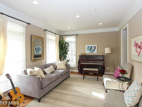 4th image of 503 Oak Knoll Ter
