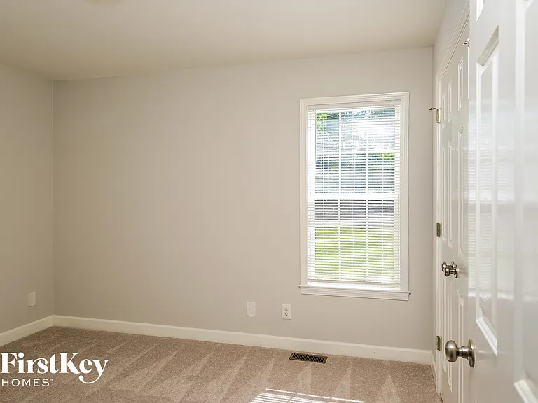 1259 Vincent Dr — Photo 11