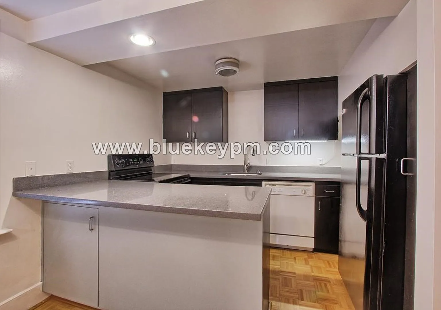 2 Bed, 1 Bath Remodeled Unit Near OHSU and Portland VA Medical Center — Photo 3